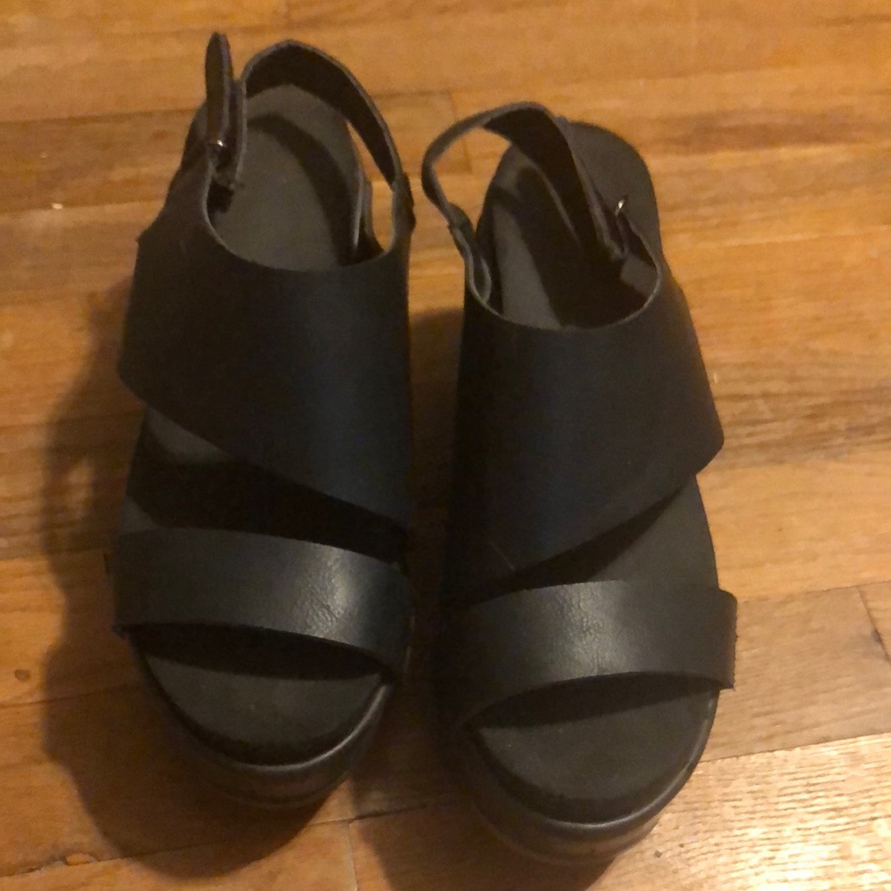 Black wedge
